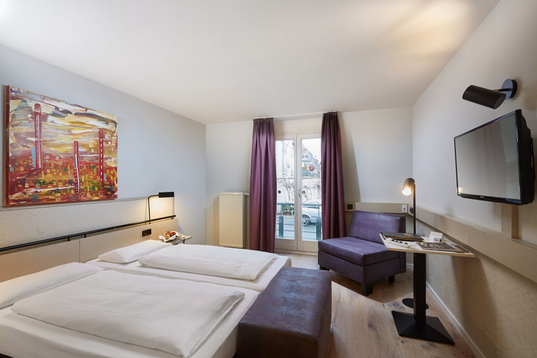 Bedroom 4, Hotel Schloss Reinach, Freiburg im Breisgau