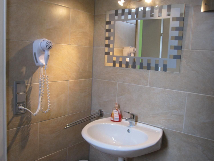 Bathroom 5, Hotel-12-Apostel, Pforzheim