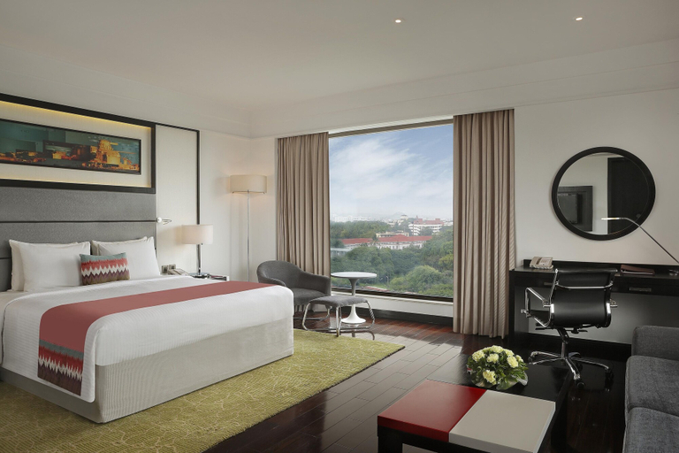 Bedroom 5, Crowne Plaza PUNE CITY CENTRE by IHG, Pune