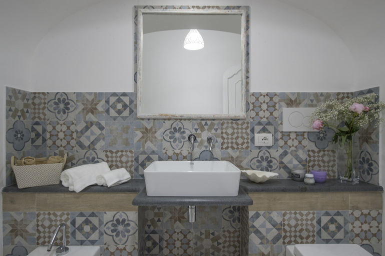Others 5, Casa Mimi, Salerno