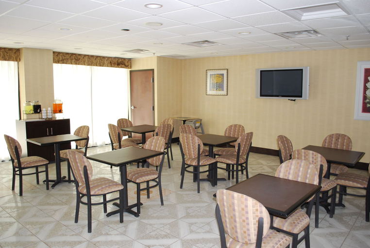 Food & Drinks 5, Jameson Inn and Suites Riverdale, Clayton