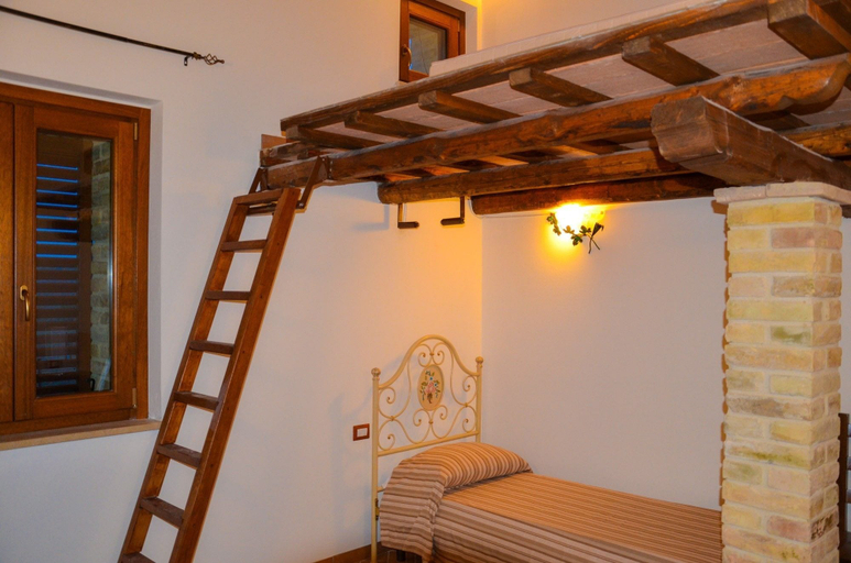 Bedroom 2, Agriturismo Oasi Biologica, Ascoli Piceno