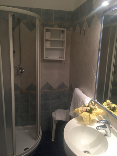 Bathroom 5, Belvedere Club Hotel, Cosenza