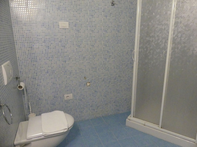 Bathroom 5, Beb 2000, Sassari