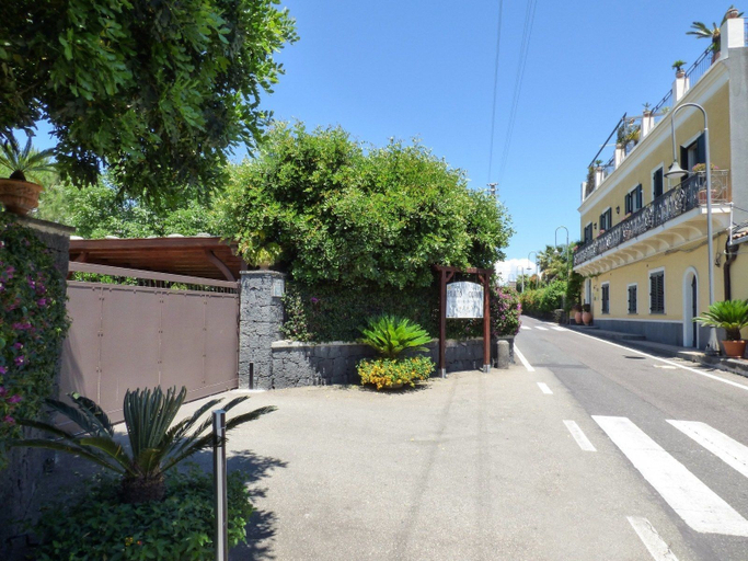 Exterior & Views 2, Palazzo Giovanni Bed and Breakfast, Catania