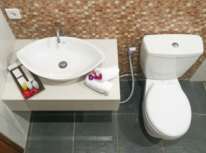 Bathroom 4, Seno Guesthouse & Cafe, Badung