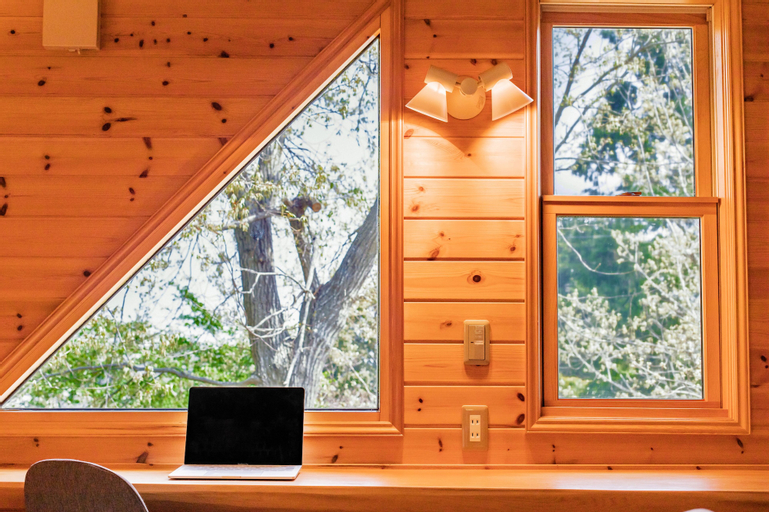 Izu House Luxury Log with Cozy Fireplace, Itō