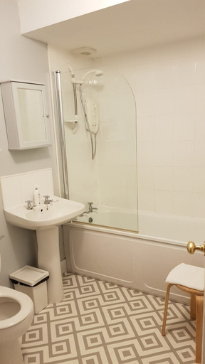 Bathroom 2, Central 3 Bedroom Next to Leafy Meadows, Edinburgh