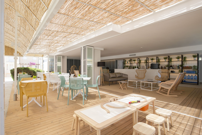 Food & Drinks 5, Cabot Hobby Club Apartments, Baleares