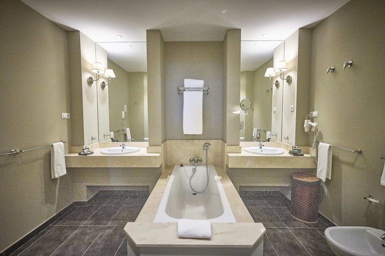 Bathroom 5, Hotel Fairplay Golf & Spa Resort-by Grupo Tribu, Cádiz