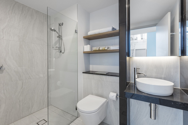 Bathroom 5, Meriton Suites Sussex Street, Sydney