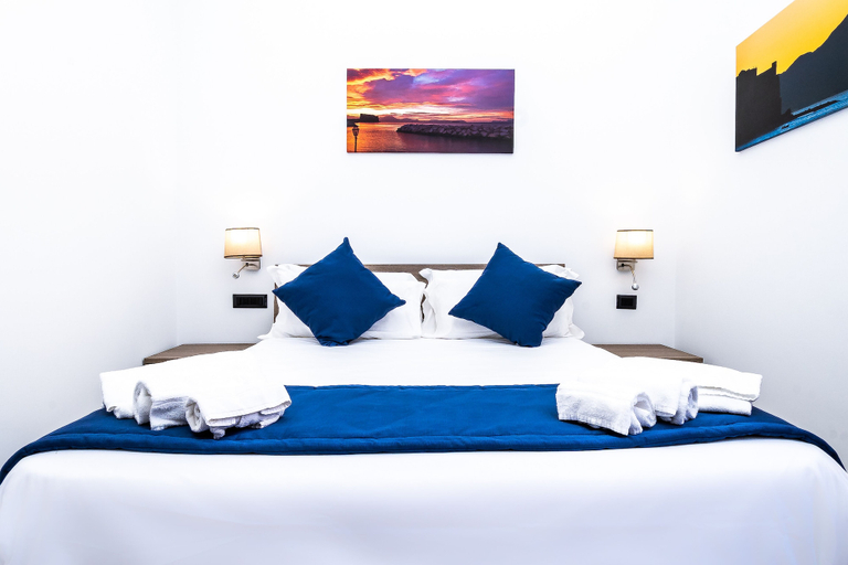 Bedroom 4, Palazzo Settembrini 49, Napoli