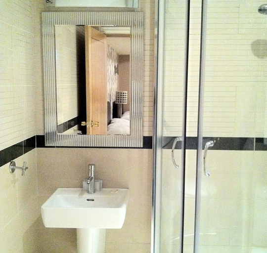 Bathroom 4, Linden House Hotel, London