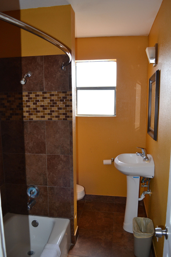 Bathroom 4, San Marina Motel, Volusia