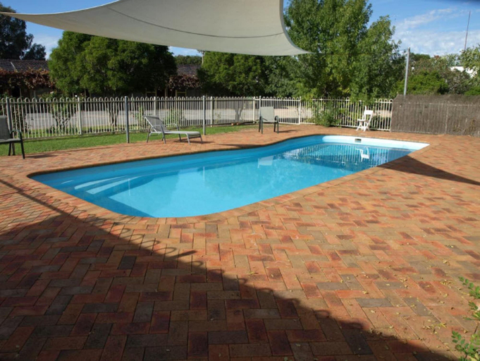 Sport & Beauty 5, Civic Motor Inn, Cowra