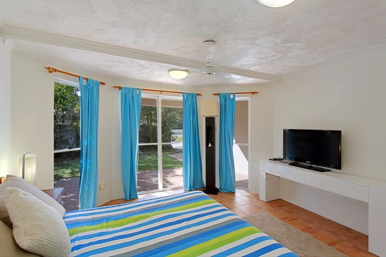 Bedroom 2, Clarkes Beach Villa - steps to beach Byron town, Byron