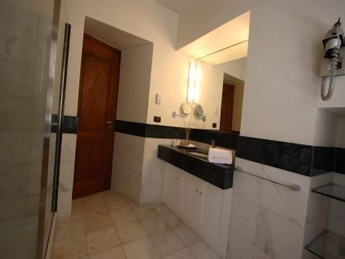 Bathroom 5, Casa dei Mercanti Town House, Lecce