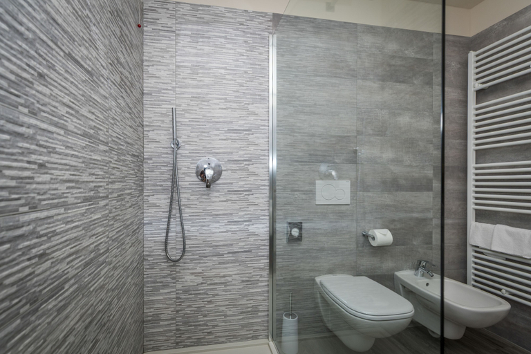 Bathroom 5, Hotel Oasi Beach, Verona
