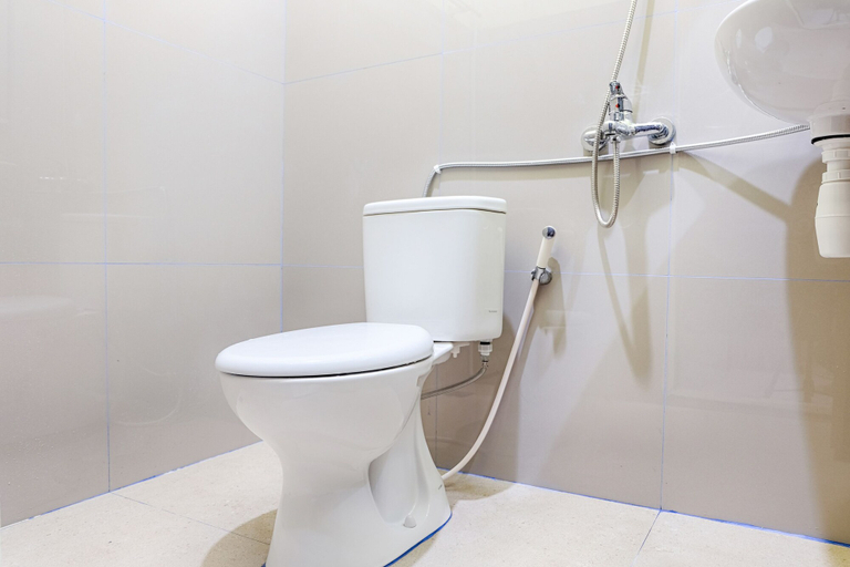 Bathroom 3, Hotel O Jinan Makassar, Makassar