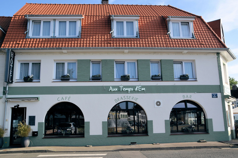 Exterior & Views