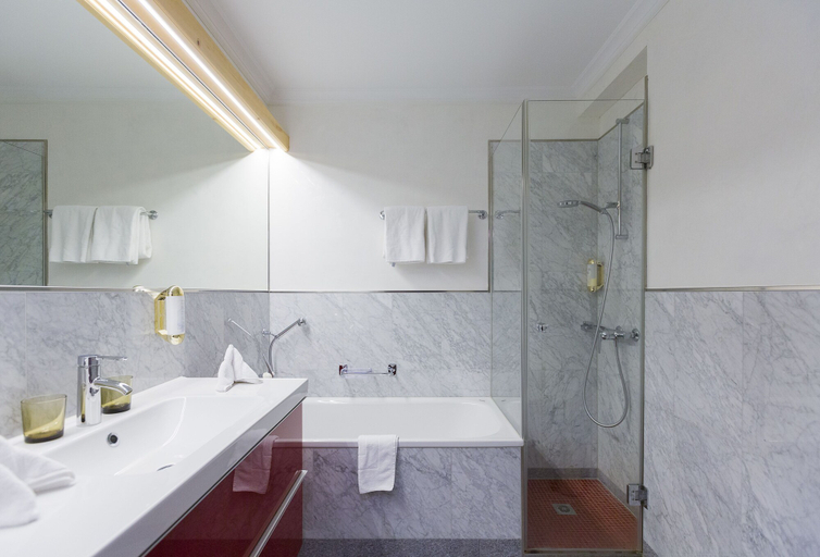 Bathroom 4, Nolda, Maloja