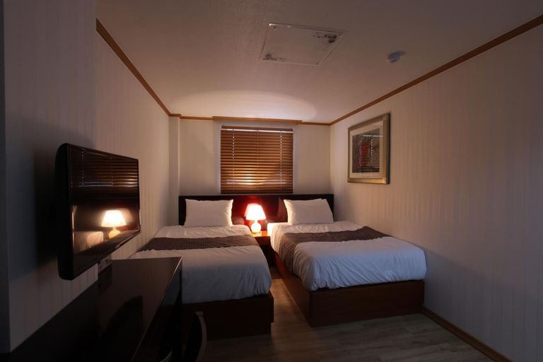 Bedroom 2, Hotel Daewoo Inn, Jung