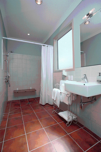 Bathroom 3, Hawkdun Lodge, Central Otago