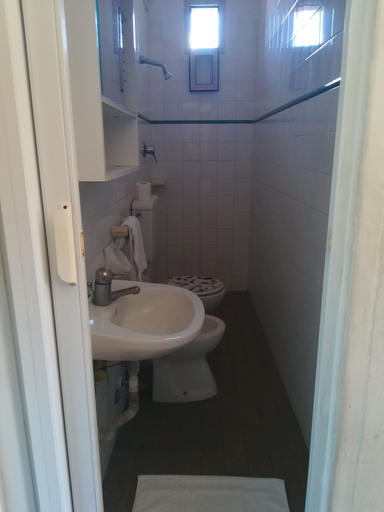 Bathroom 3, Albergo Italia, Reggio Nell'Emilia