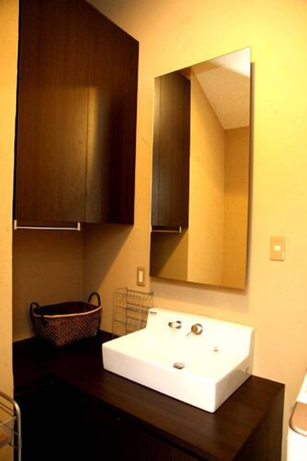 Bathroom 5, Elsoltown Okinawa, Chatan
