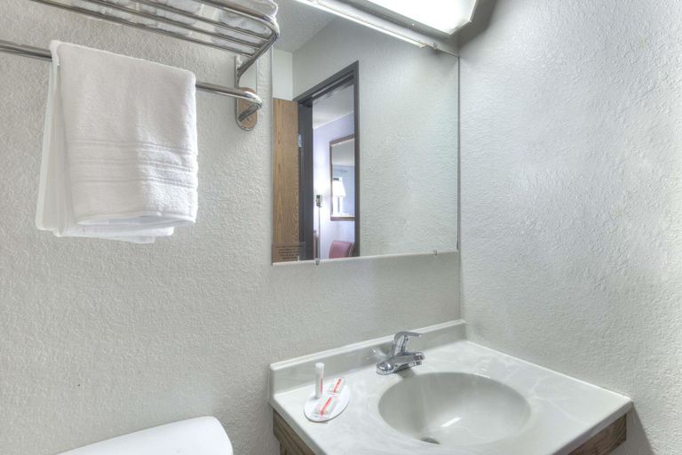 Bathroom 3, Super 8 by Wyndham Augusta, Kennebec