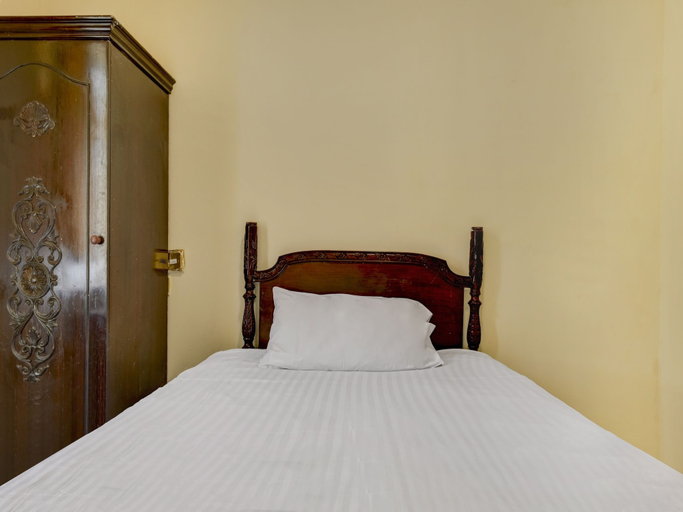 Bedroom 3, Empire Hotel, Leicester