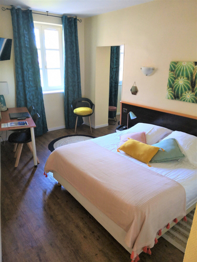 Bedroom 4, Hôtel Victoria, Var