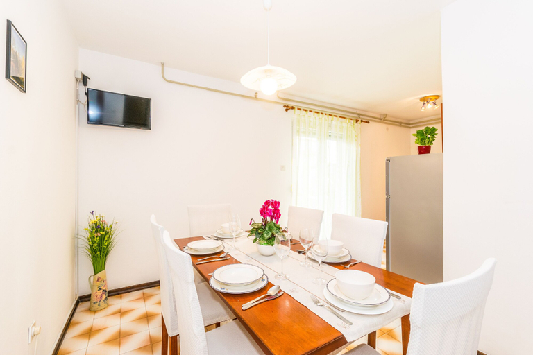 Others 5, Family house with 2 apartments - Irma, Medulin