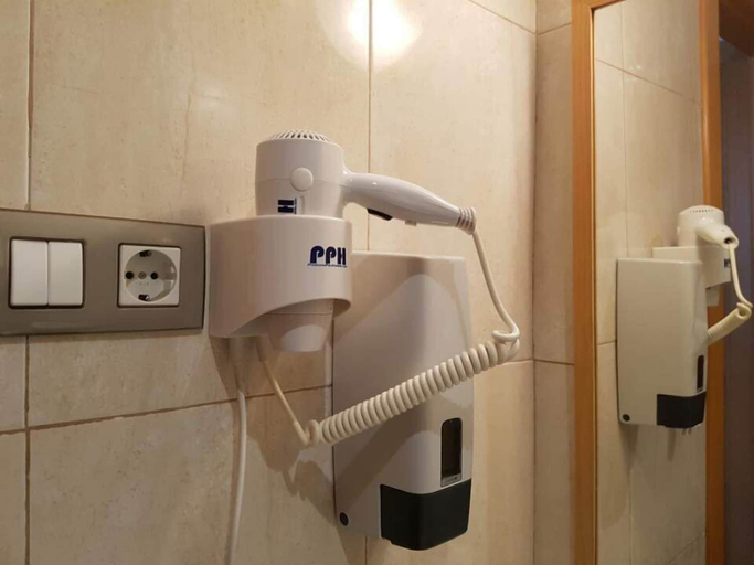 Bathroom 3, Hostal LK, Barcelona