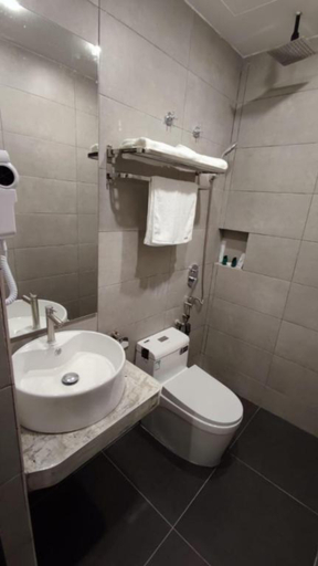 Bathroom 4, De Luna Hotel Sri Petaling, Kuala Lumpur