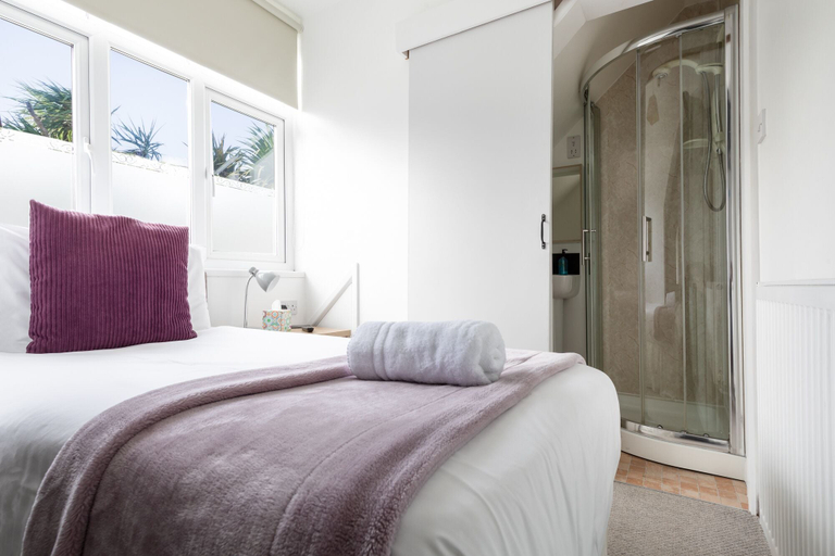 Bedroom 2, Oasis House, Cornwall