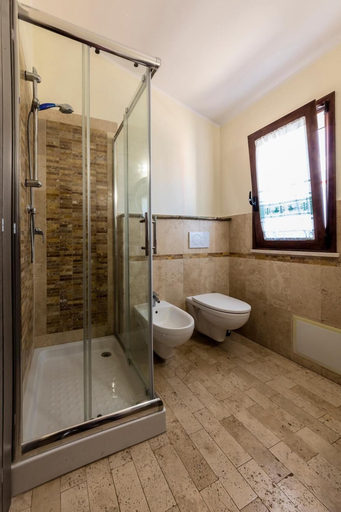 Bathroom 5, B&B Sardinia For You, Oristano