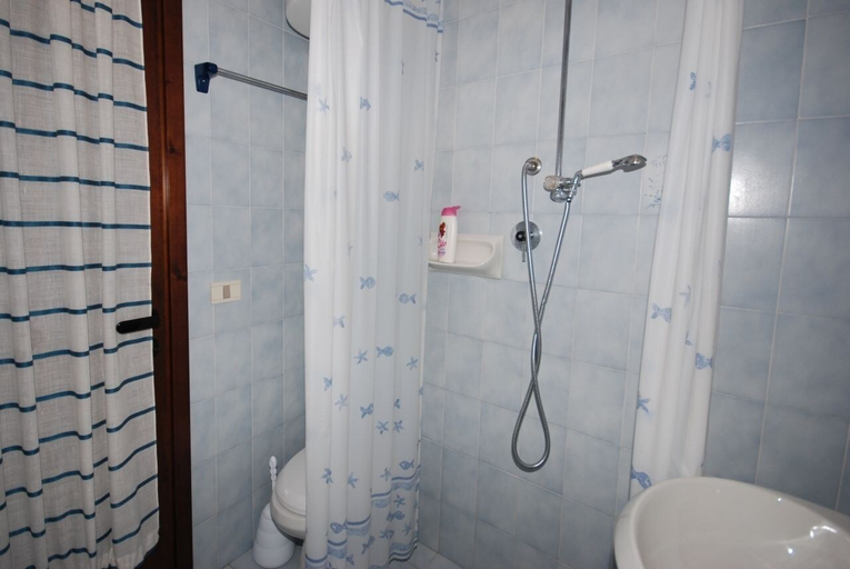 Bathroom 4, Villaggio Burchiello, Udine