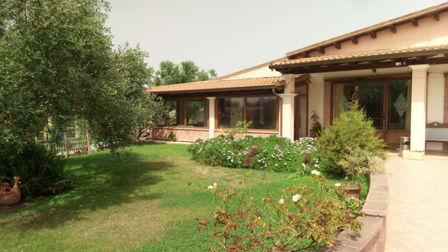 Exterior & Views 2, Agriturismo Is Scalas, Cagliari