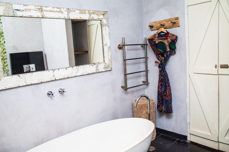 Bathroom 5, Latitude 15 Degrees, Lusaka