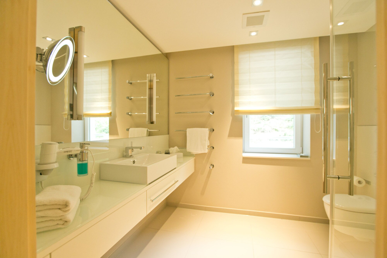 Bathroom 4, Seminar- und Tagungshotel Große Ledder, Rheinisch-Bergischer Kreis
