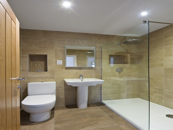 Bathroom 4, The 3 Millstones Inn, Lancashire