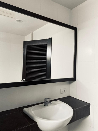 Bathroom 3, J Hotel, Mueang Krabi