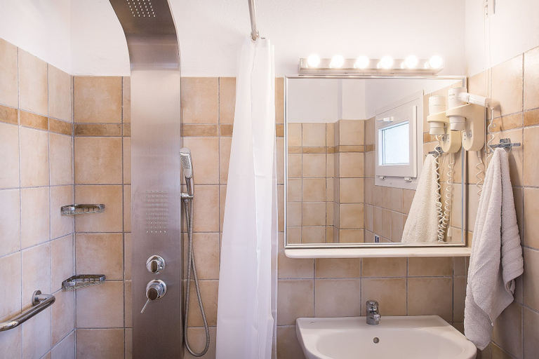 Bathroom 5, Spiti Prifti, Ionian Islands