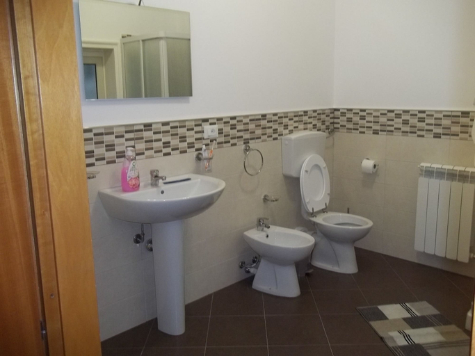 Bathroom 4, Stazione di Palermo affitti, Palermo