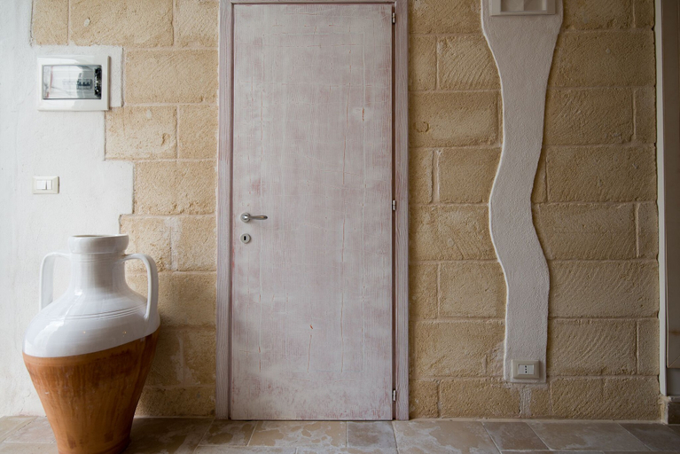 Others 5, Casa Daniele, Brindisi