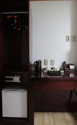 Bedroom 5, Hotel Daewoo Inn, Jung