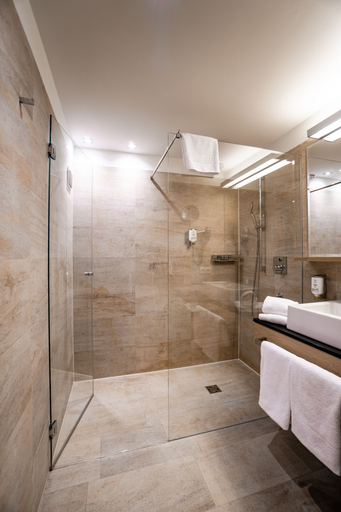 Bathroom 4, Hotel Hubertushof, Salzburg Umgebung
