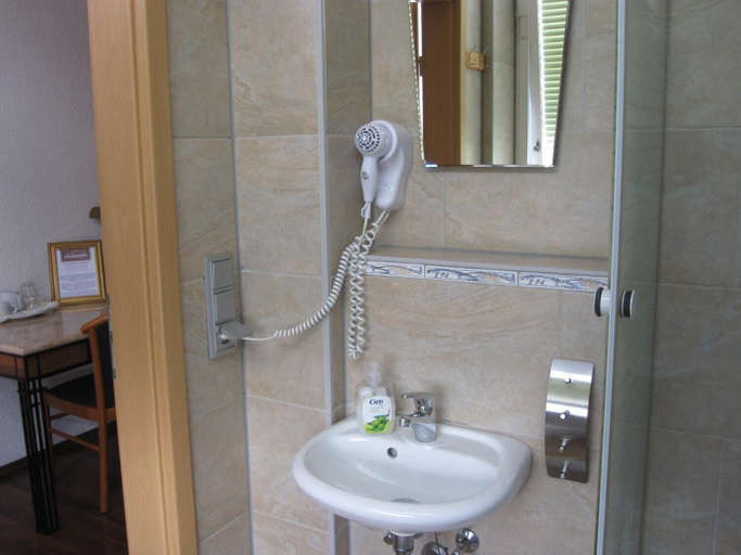Bathroom 5, Hotel-12-Apostel, Pforzheim