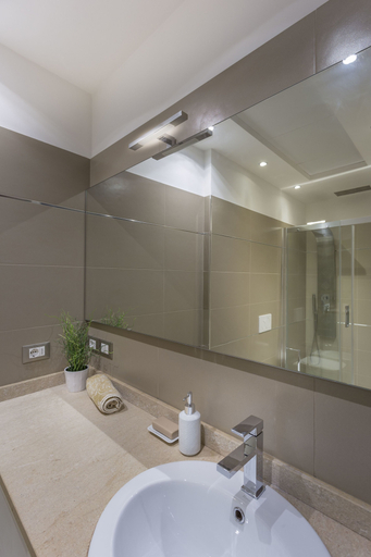 Bathroom 4, Poscolle, Udine
